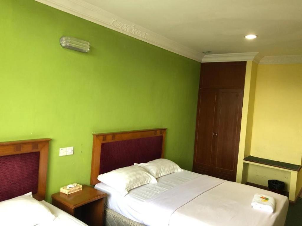 Hotel Perdana Lawas Exterior photo